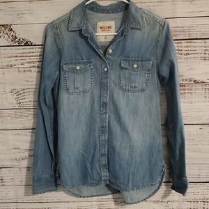 Mossimo chambray long sleeve. Size S.
